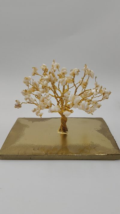 Árbol de Brillo Dorado: Pureza y Claridad de base dorada
