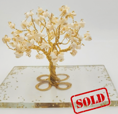 Árbol de Brillo Dorado: Pureza y Claridad