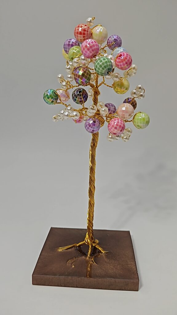 Árbol Festivo: Luz y Alegría